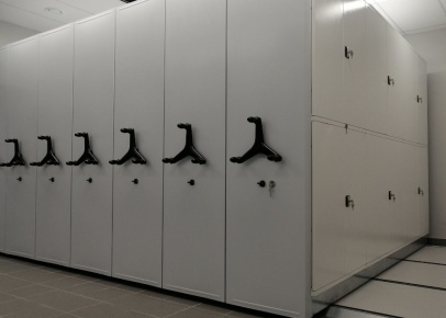 Мобильный металлический стеллаж с дверями серия Л