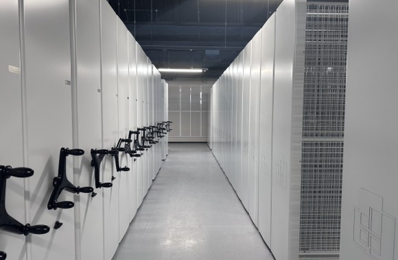 мобильные стеллажи для картин с сетками