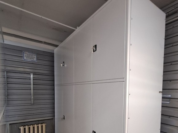 Антиопрокидыватель для передвижных стеллажей